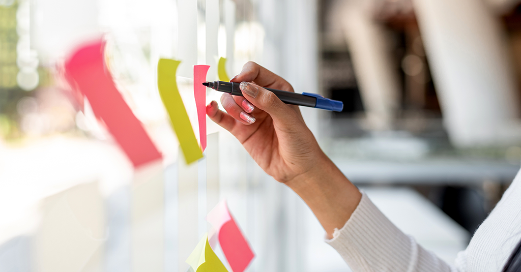 Someone going to write on a sticky note.